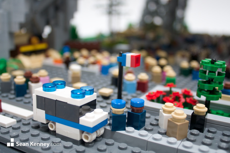 Illustration for article titled It's the Tiny Tourists That Make This Lego Eiffel Tower So Perfect